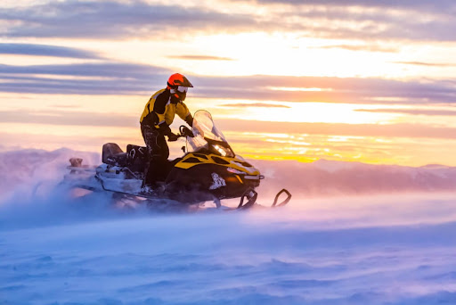 Snowmobiling in California, Mammoth Lakes Snowmobile, Mammoth Lakes Lodging, Mammoth Resort, Mammoth Vacation Rentals, Mammoth Lakes Winter